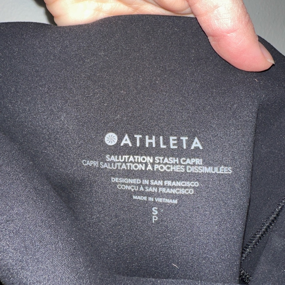 Athleta Salutation Stash Capris - Picture 3 of 3